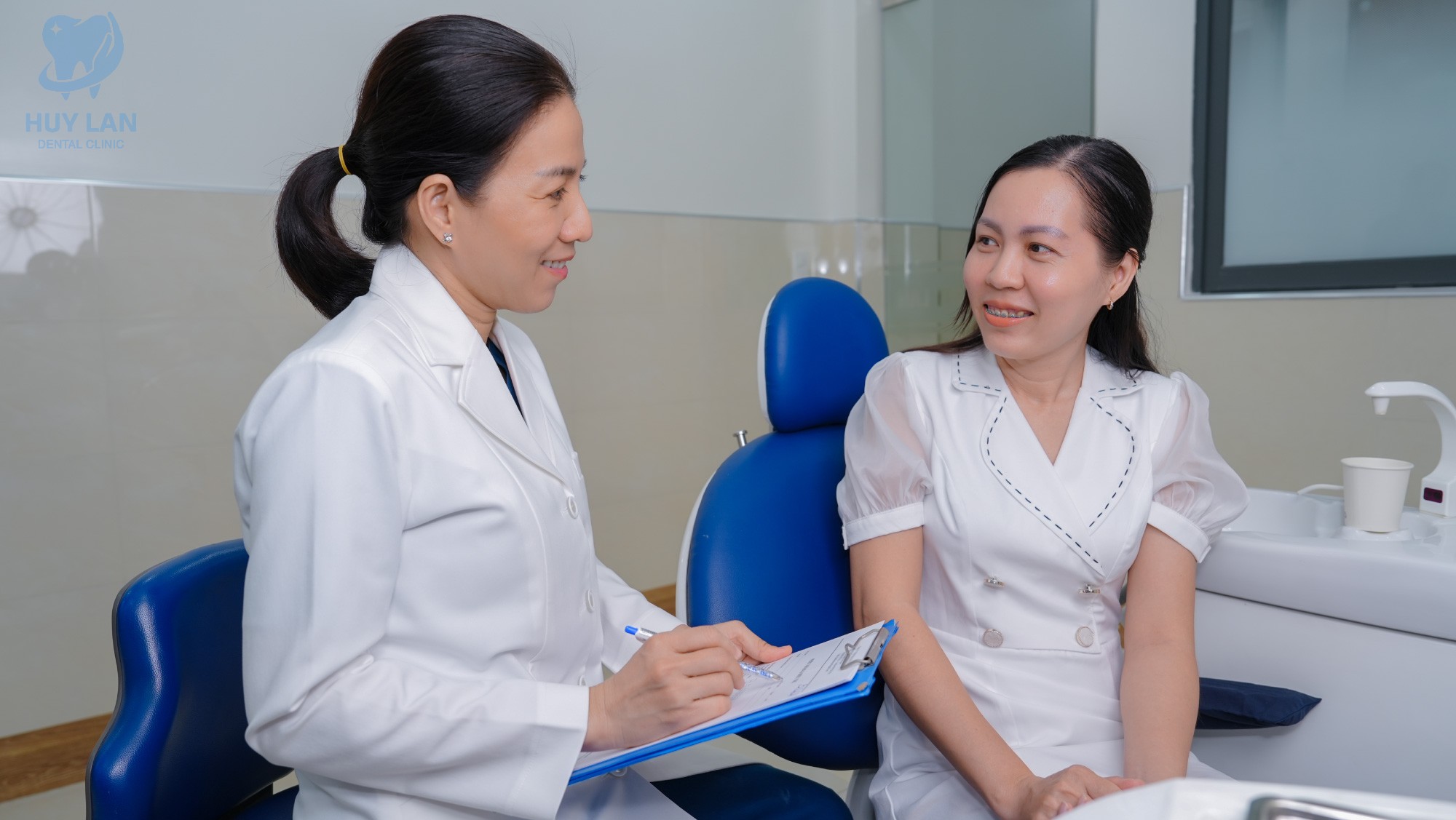 AI NÊN LÀM RĂNG SỨ VENEER?