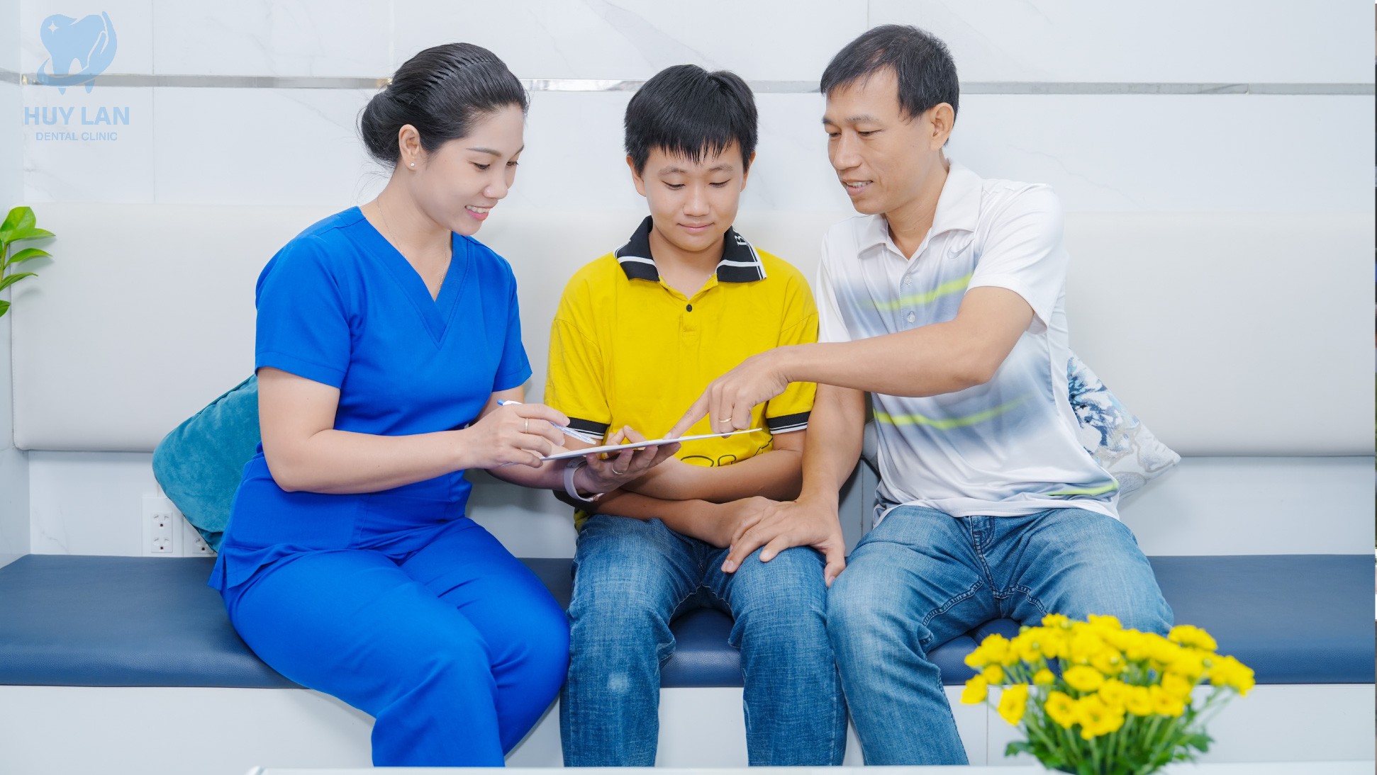 NHỮNG TRƯỜNG HỢP PHỤ HUYNH NÊN CHO TRẺ <br>THĂM KHÁM NHA KHOA 