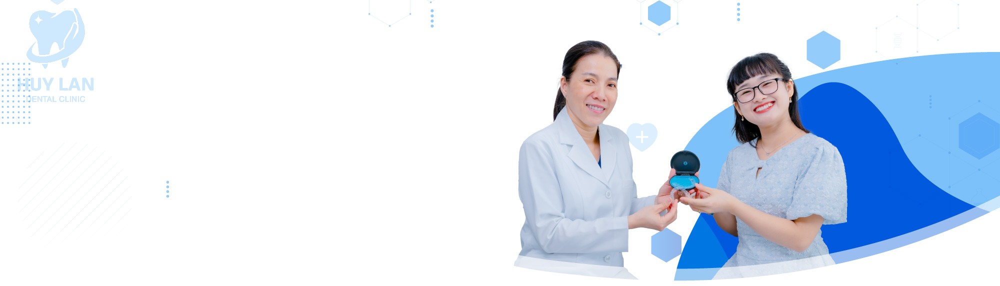 NIỀNG RĂNG TRONG SUỐT  NIỀNG RĂNG TRONG SUỐT